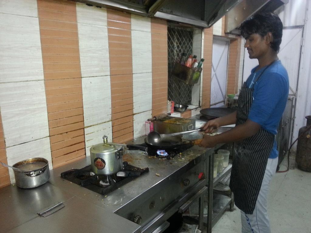 Hotel Royale Paradise Noida Eksteriør bilde